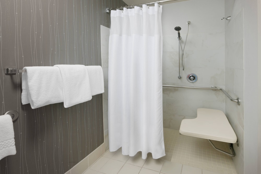 Standard Room, Multiple Beds - Photo 4