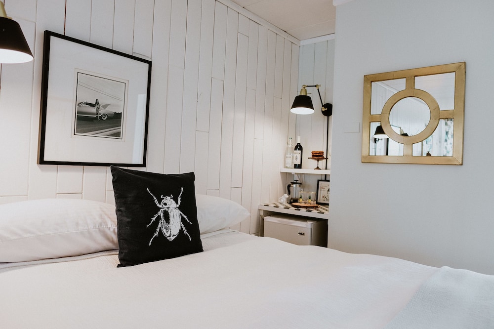 Standard Room, 2 Queen Beds photo 2