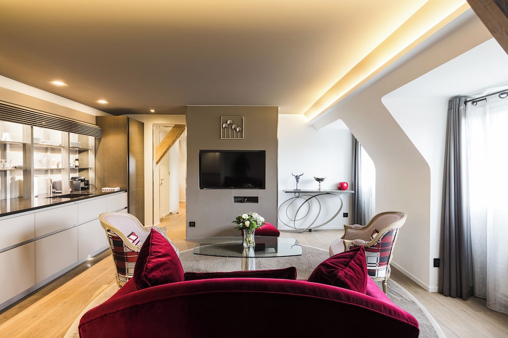 Suite (Plaza) photo 2