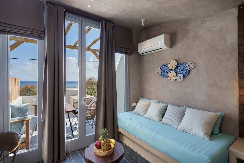 Deluxe Room, Jetted Tub, Sea View - Photo 2
