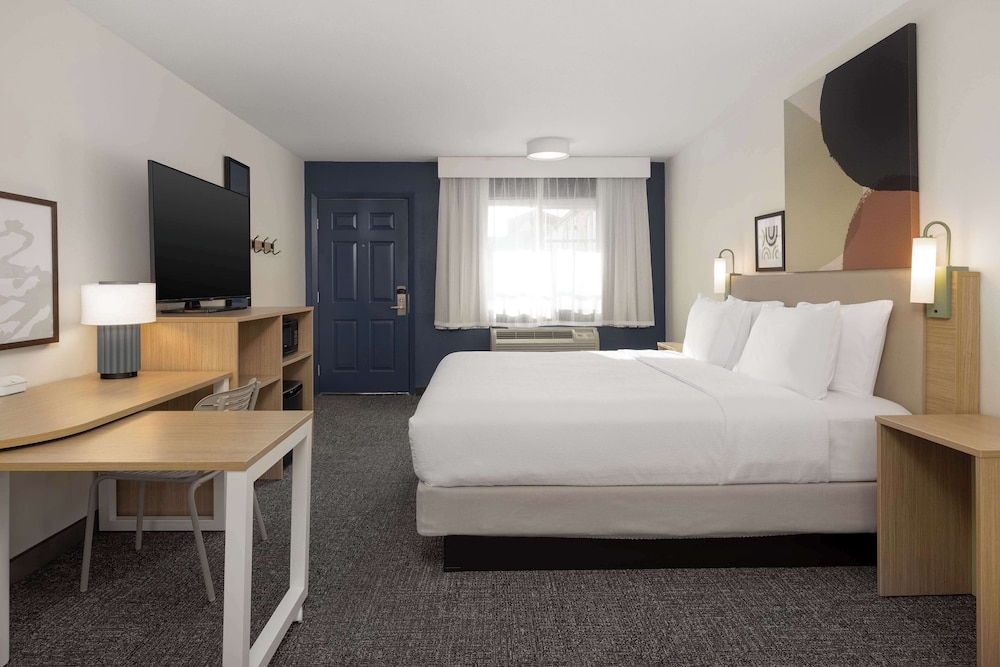 Room, 1 King Bed, Accessible (Hearing) - Photo 4