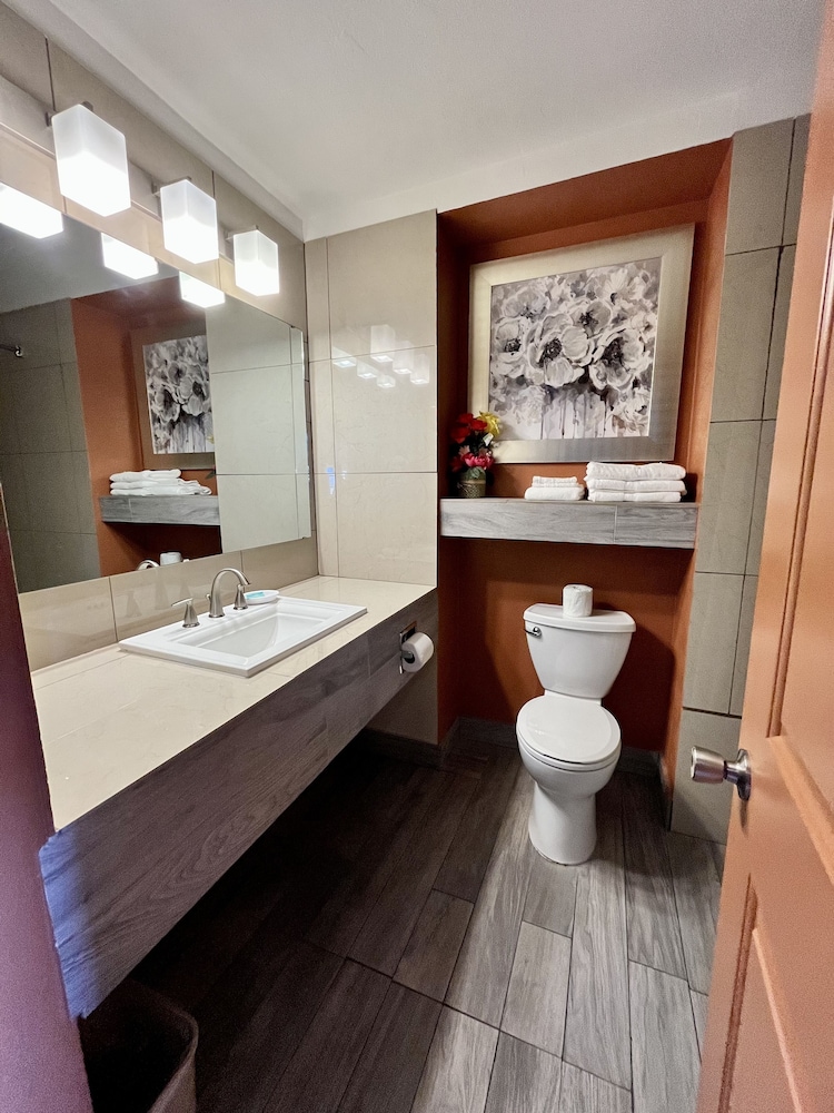 Deluxe Double Room, 2 Queen Beds, Non Smoking photo 3