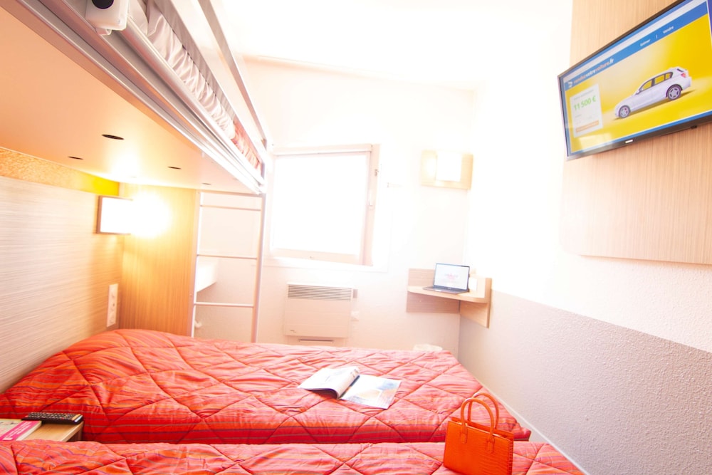 Standard Room, 3 Twin Beds (Shared Bathroom)