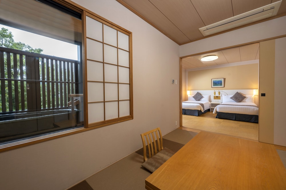 Deluxe Japanese-Western style Room (With open-air bath)(Non-smoking)