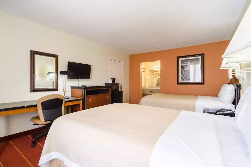 Room, 2 Double Beds, Non Smoking - Photo 2