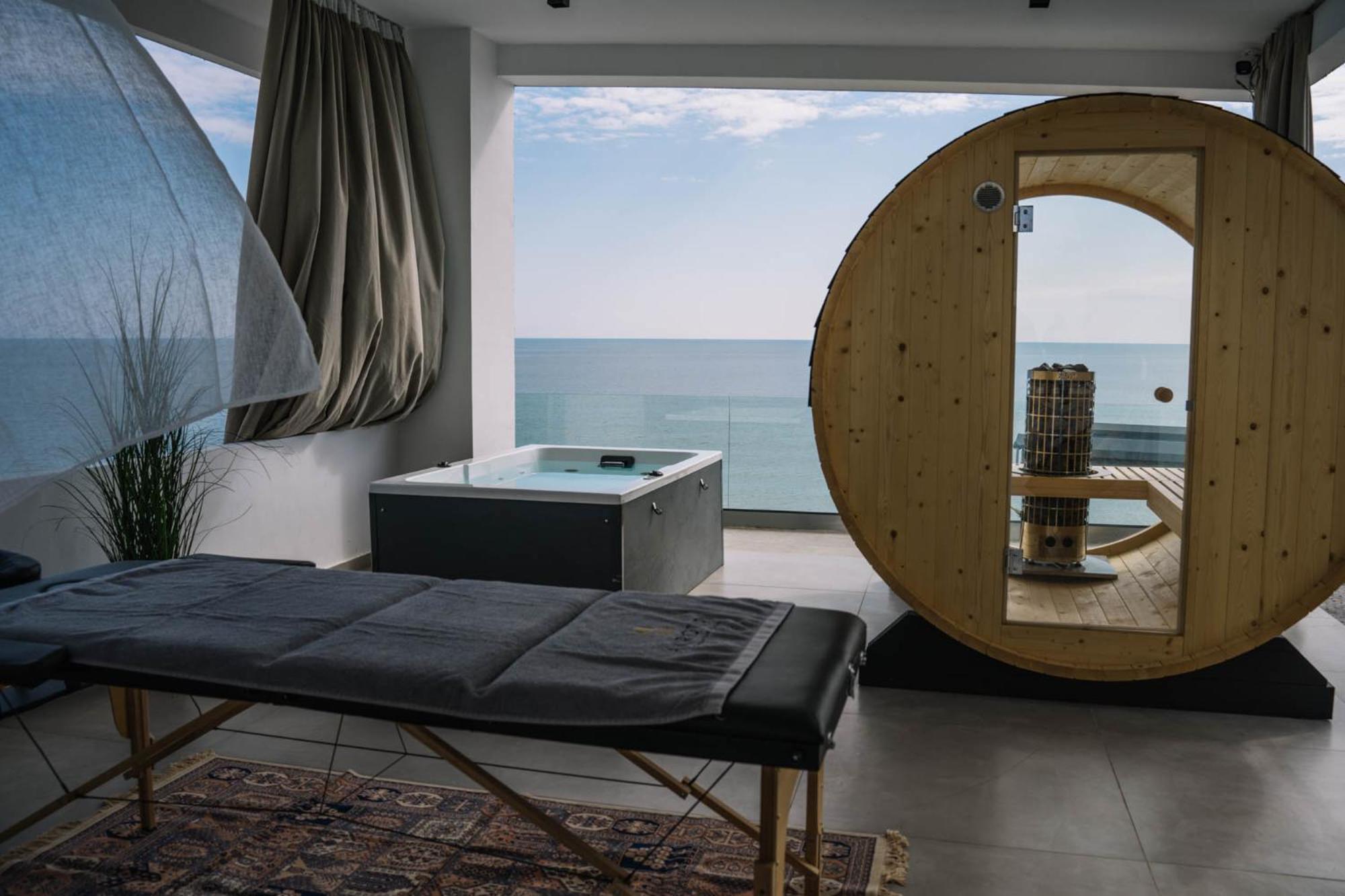 Queen Suite with Sea View - Photo 27