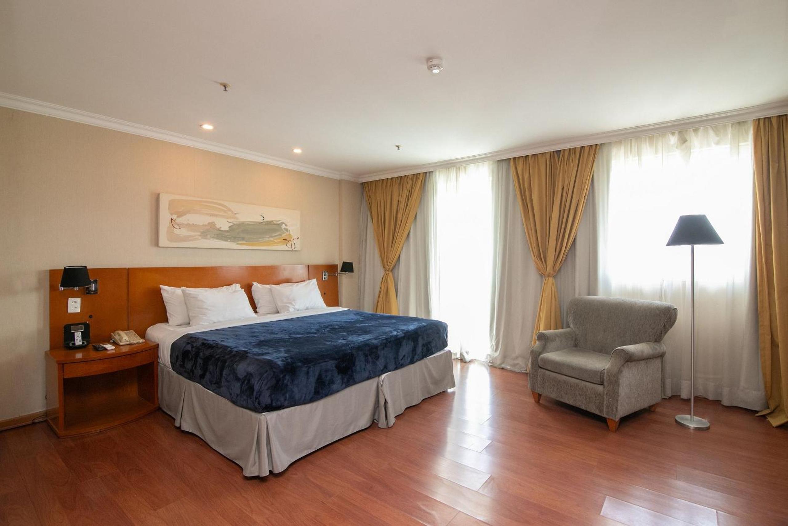 King Suite with Pool View
