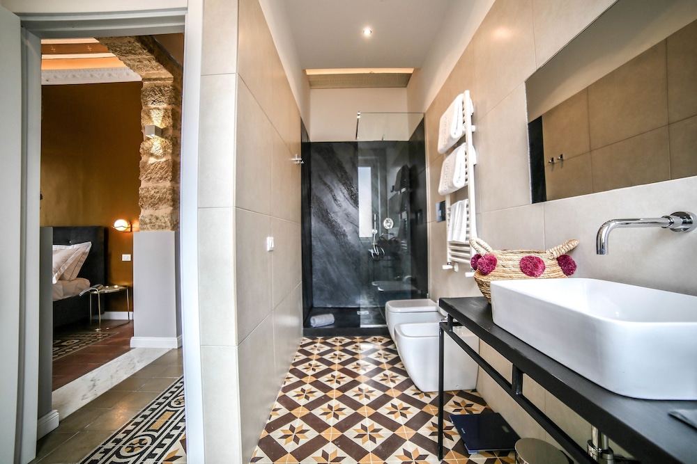 Suite, Balcony, City View photo 2