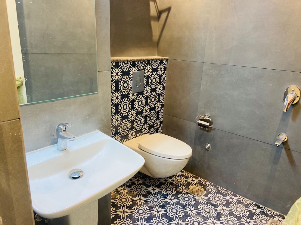 Executive Room - Photo 6