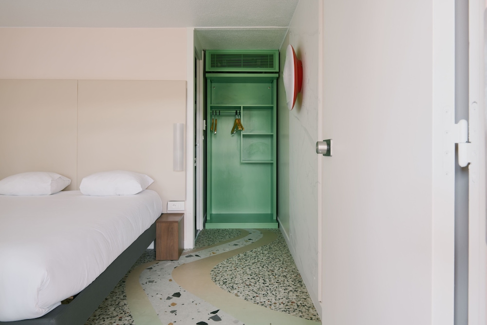 Room, 1 Double Bed (Pop) - Photo 9