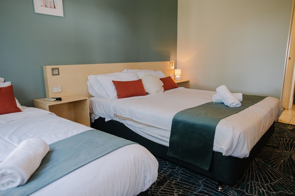 Family Room, Multiple Beds, Non Smoking, Ensuite photo 2
