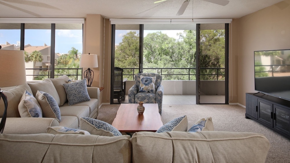 Condo, 3 Bedrooms