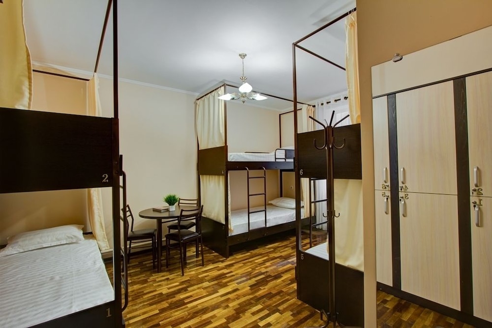 Bed in 6-Beds Mixed Dormitory Room photo 1