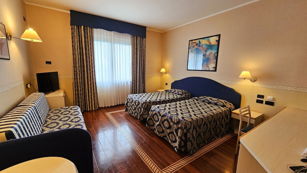 Superior Triple Room photo 2