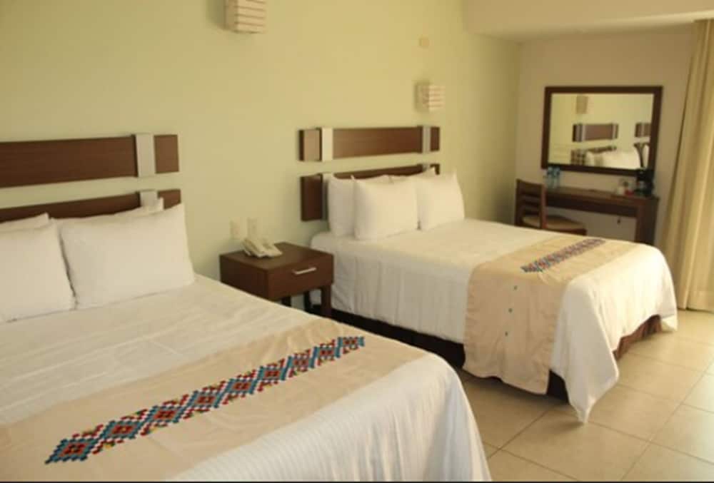 Room, 2 Twin Beds, Street View - Photo 1
