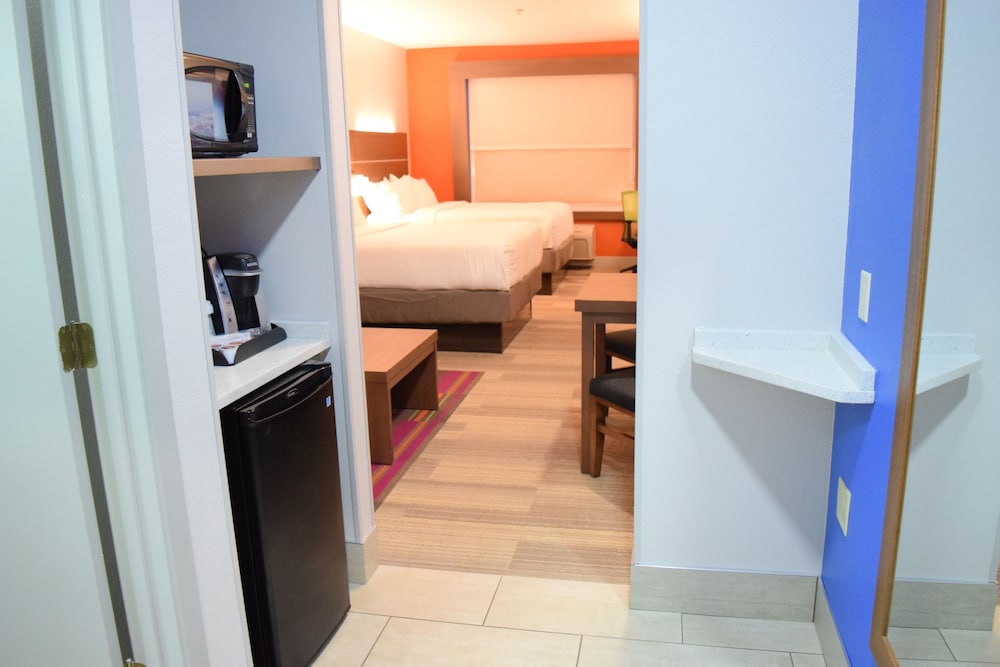 Suite, 2 Queen Beds (Additional Living Area) photo 1