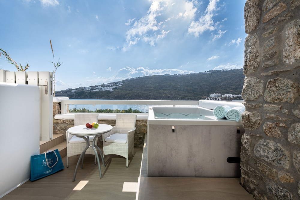 Sunshine Junior Suite with Outdoor Hot Tub, Sea View - Photo 8