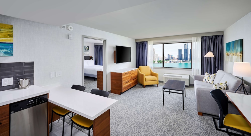 Suite, 2 Queen Beds, Accessible (Mobility & Hearing, Roll-In Shower) - Photo 2