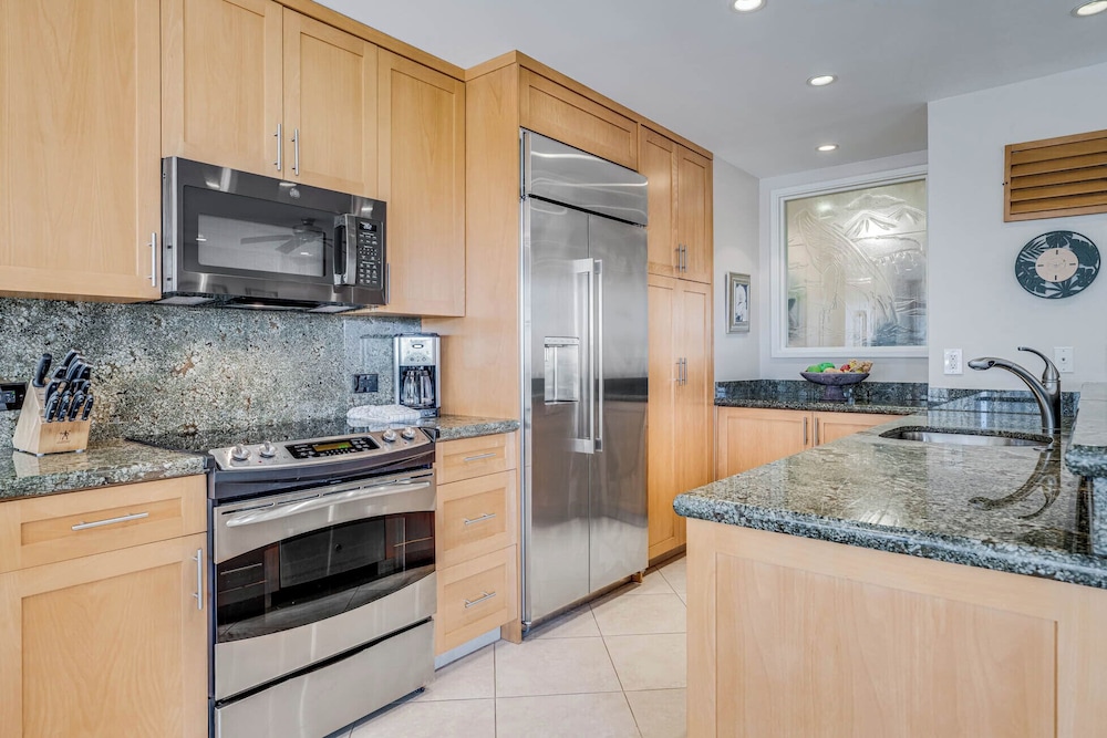 Condo, 2 Bedrooms, Ocean View (1114)