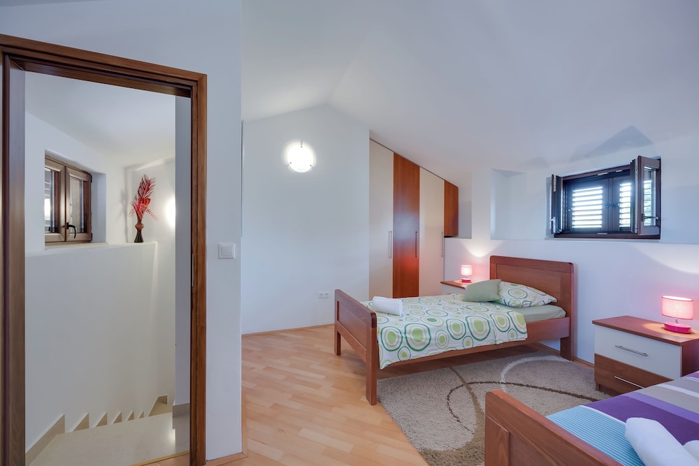Family House, Multiple Bedrooms (Holiday Home Ema) photo 1