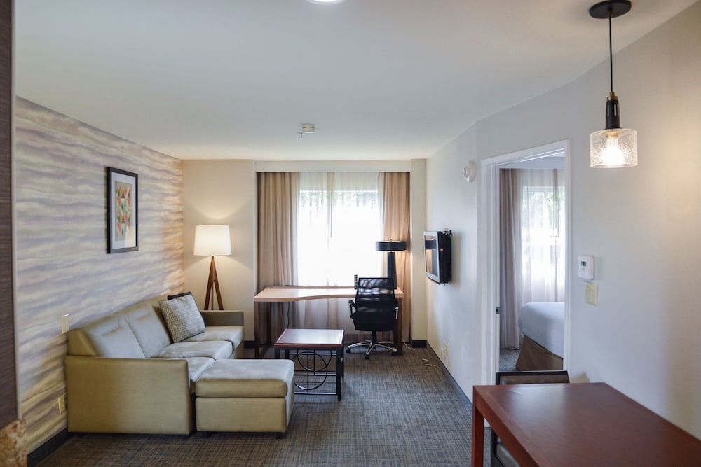 Suite, 1 Bedroom - Photo 3