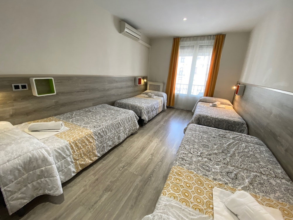 Standard Quadruple Room, Shared Bathroom, City View