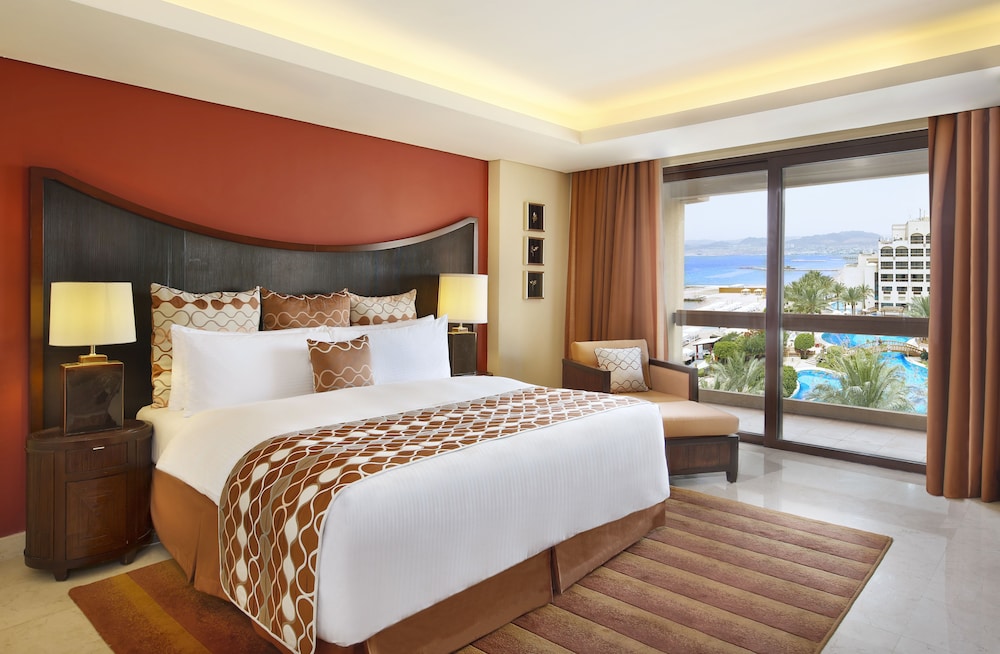 Suite, 1 Bedroom, Smoking, Pool View - Photo 5