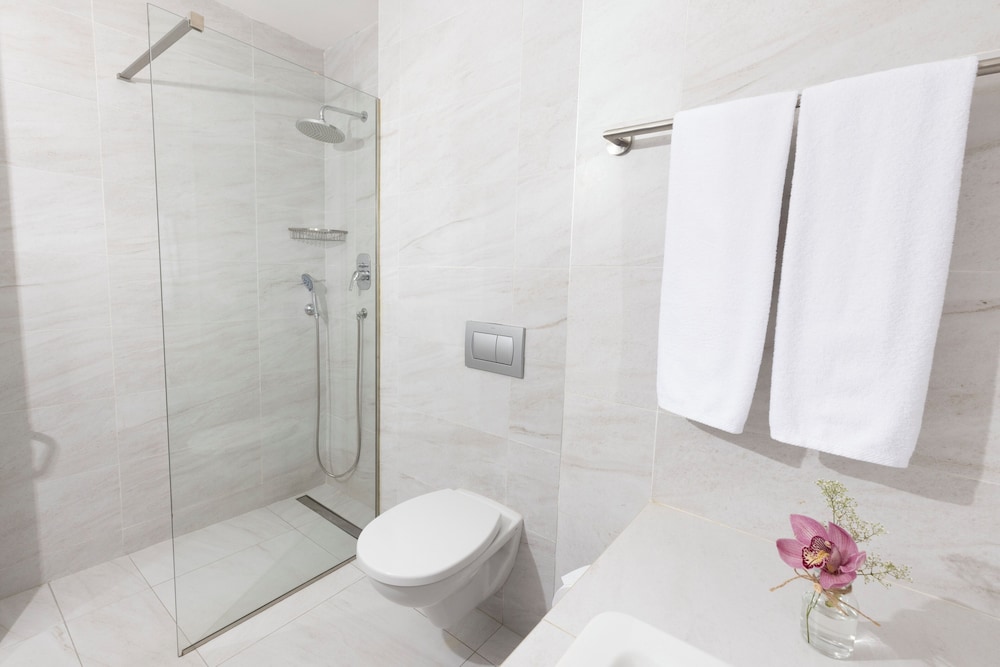 Standard Room, Balcony, Partial Sea View - Photo 8