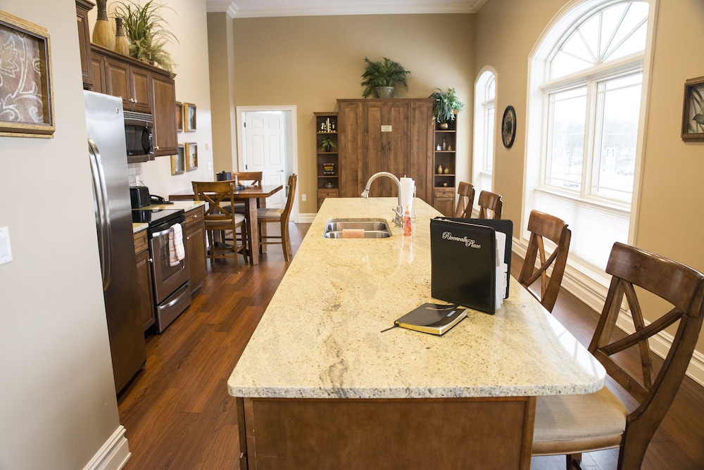 Luxury Condo, Multiple Beds, River View photo 3