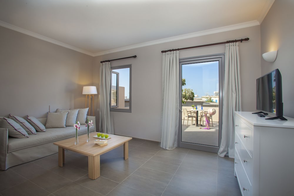 Suite, 2 Bedrooms photo 2