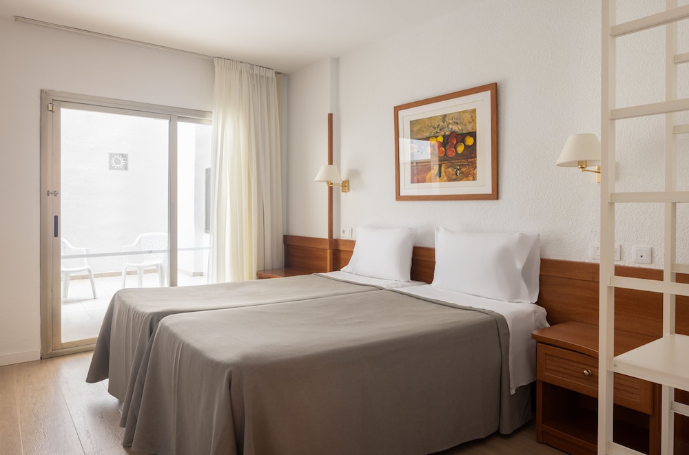Twin Room, Balcony (2 Adults) - Photo 2
