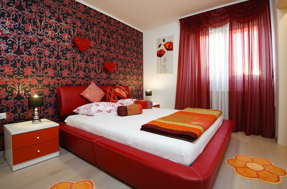 Apartment (Red)