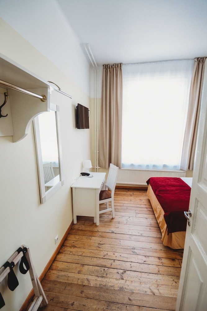 Economy Double Room photo 3