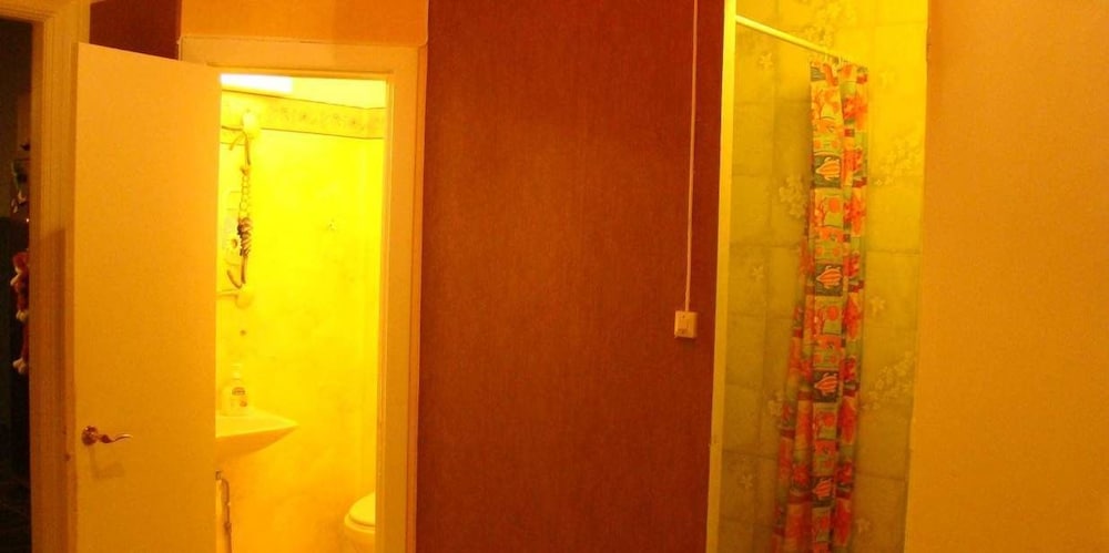 Twin Room, Ensuite photo 2