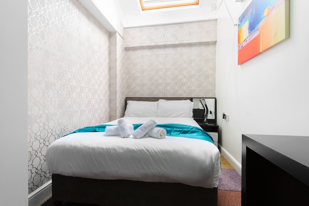 Double Room, Private Bathroom (Skylight) photo 3
