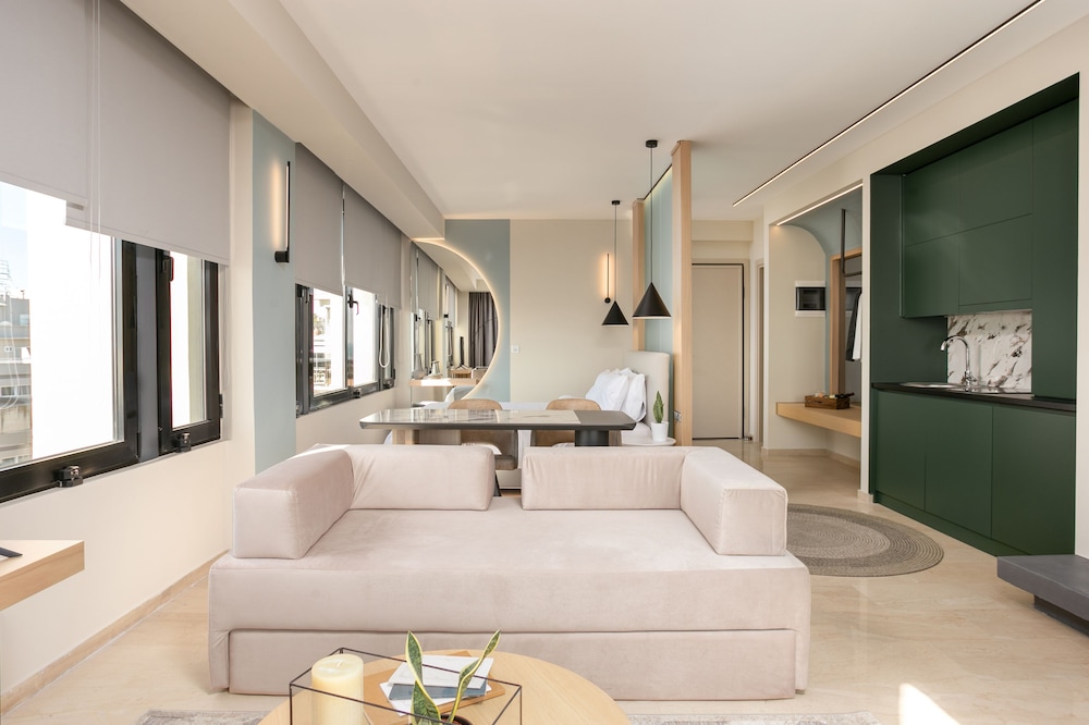 Superior Studio Suite, Jetted Tub, Sea View photo 2