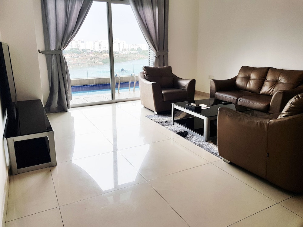 Executive 3 Bedroom With Private Pool B