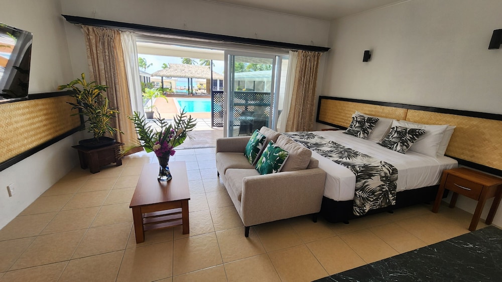 Deluxe Double Room, Poolside photo 1