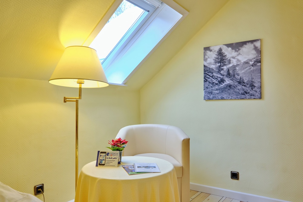 Single Room photo 2