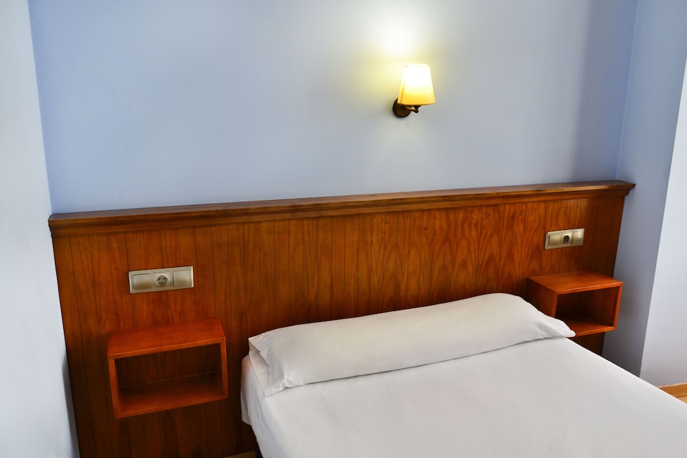 Double or Twin Room - Photo 5