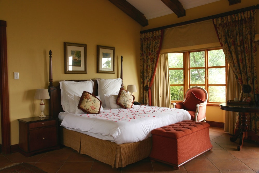 Superior Suite, 1 King Bed, Fireplace, Lakeside photo 2