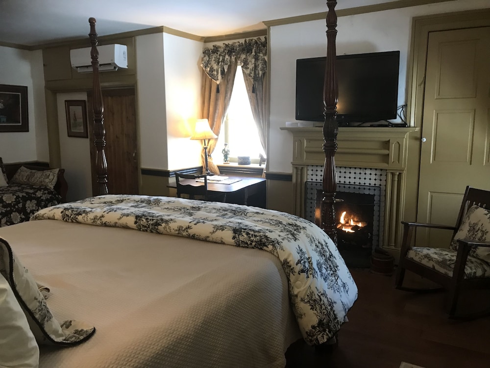 Room, Private Bathroom (Graham's Retreat) photo 2