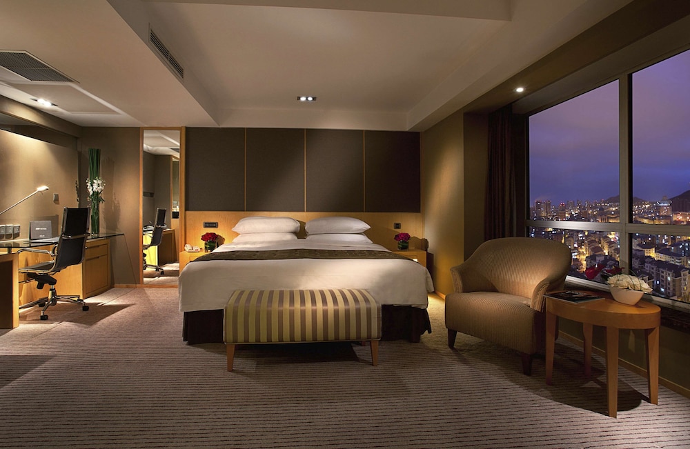 Double Room, 1 King Bed, City View (Deluxe Room King)