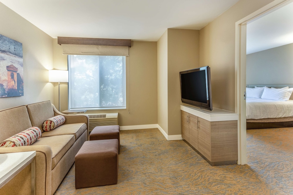 Suite, 1 King Bed - Photo 2