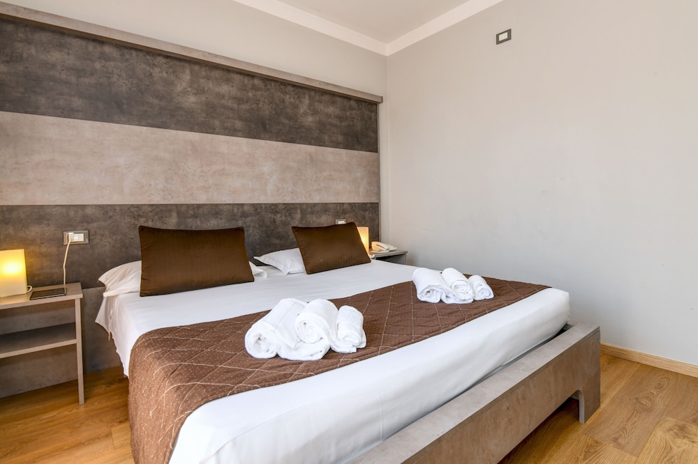Double or Twin Room - Photo 4