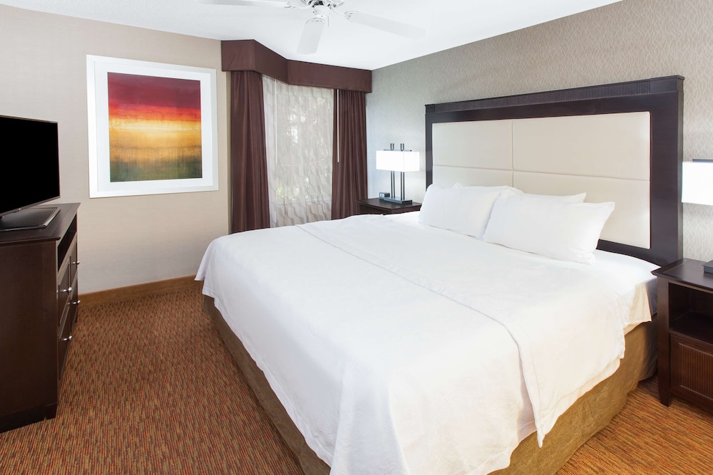 Suite, 1 King Bed, Non Smoking - Photo 2