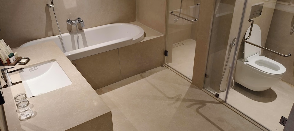 Hazel Suite photo 2