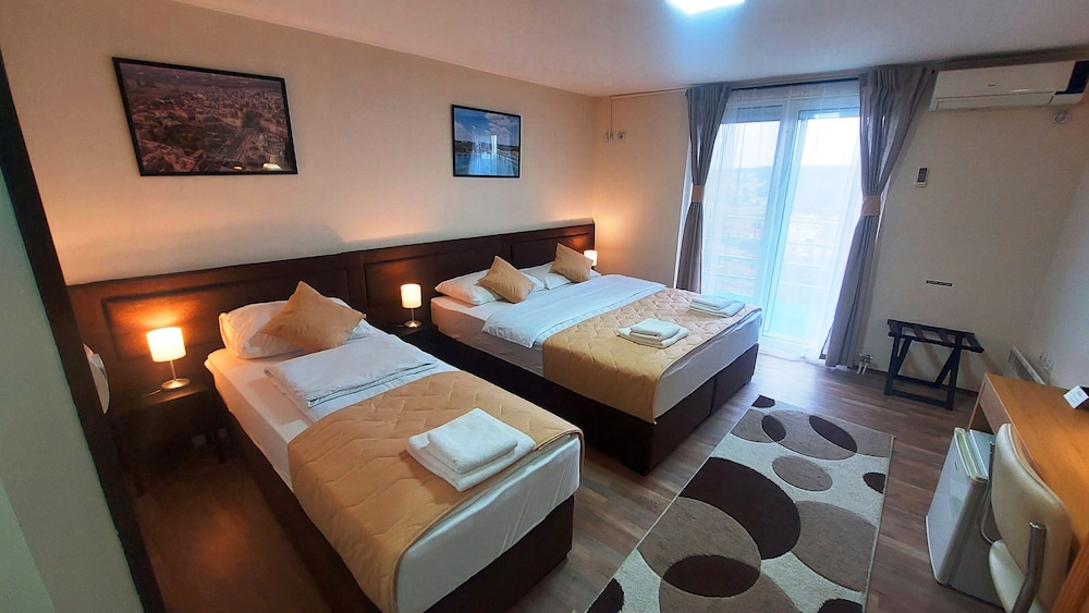 Family Room - Photo 6