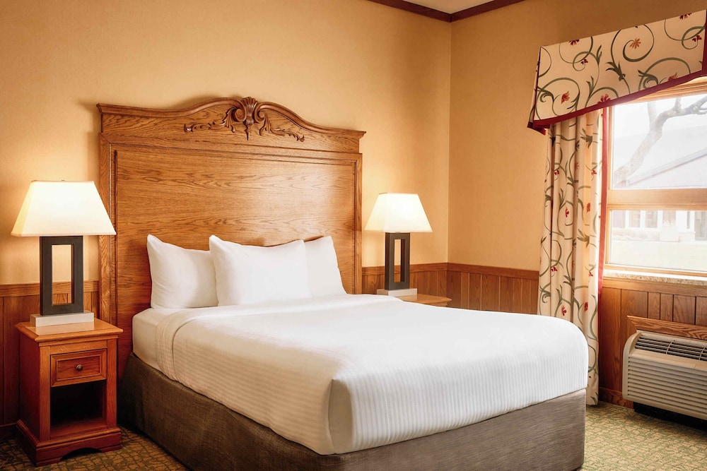 Deluxe Room, 1 Queen Bed