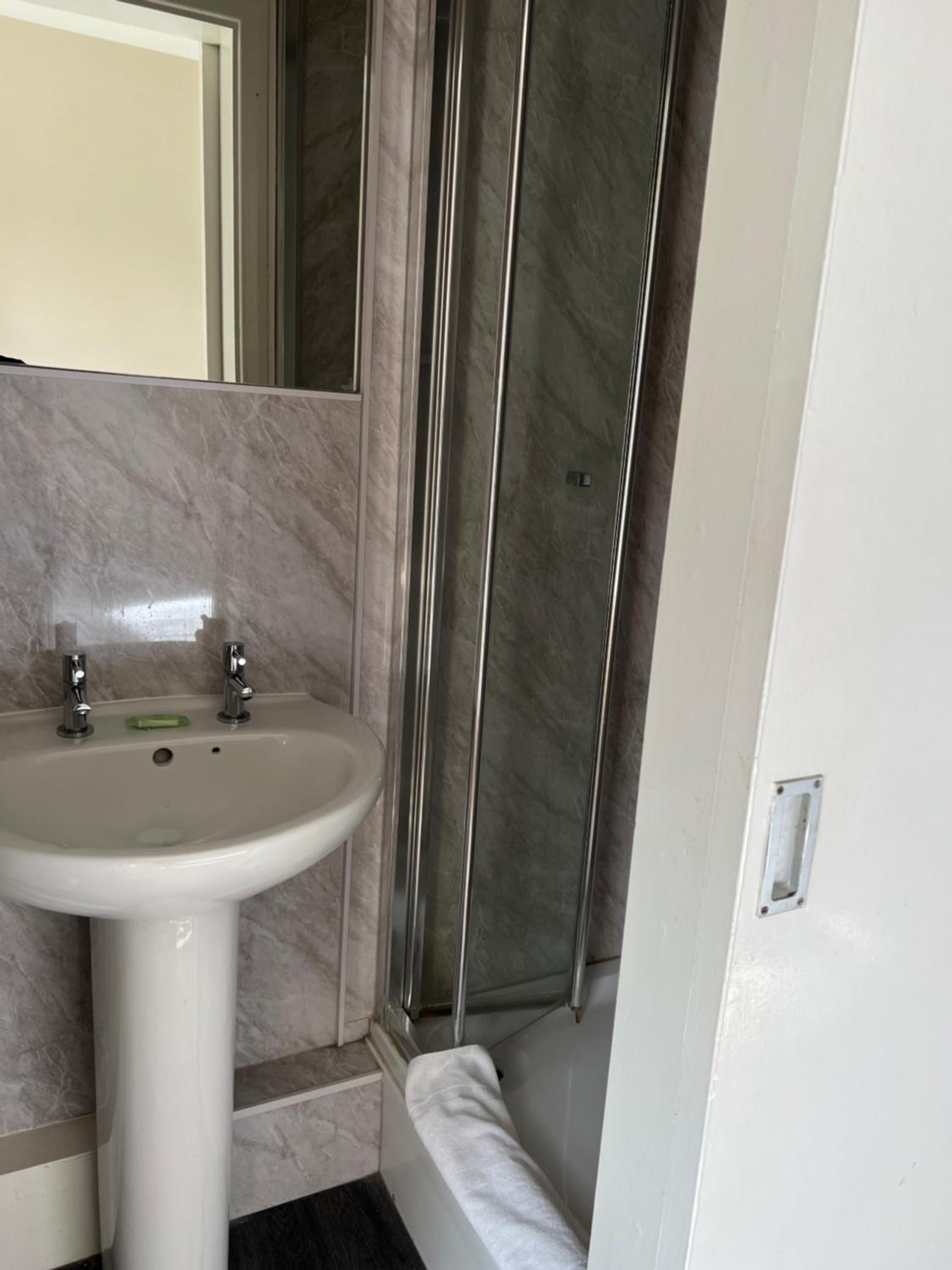 Classic Single Room with Shower photo 3